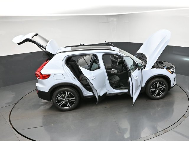 New 2026 Volvo XC40 B4 Core w/ Protection Package Premier FWD image 43