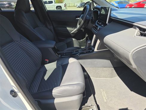 Used 2023 Toyota Corolla Cross SE w/ Convenience Package image 14
