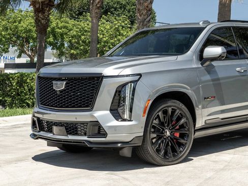 Used 2026 Cadillac Escalade V w/ LPO, ONYX Package AWD/4WD image 2