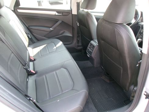 Used 2020 Volkswagen Passat 2.0T SE image 11