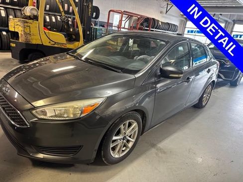 Used 2016 Ford Focus SE FWD image 2