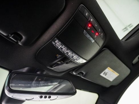 Used 2018 Mercedes-Benz GLC 300 4MATIC w/ Premium Package image 27