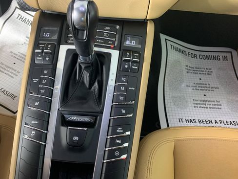 Used 2018 Porsche Macan image 26