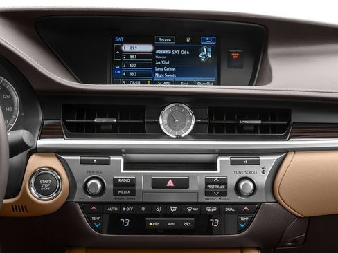Used 2016 Lexus ES 350 w/ Luxury Package w/Wood Trim FWD image 9