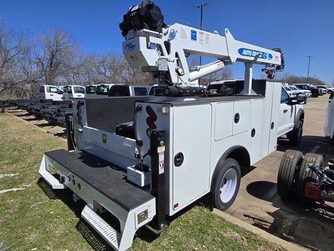 New 2023 Ford F550 XL image 6