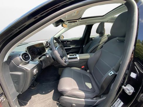 Used 2025 Mercedes-Benz C 300 4MATIC Sedan image 9