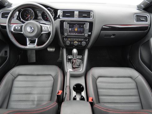 Used 2018 Volkswagen Jetta GLI image 10