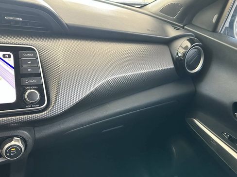 Used 2019 Nissan Kicks SV FWD image 30