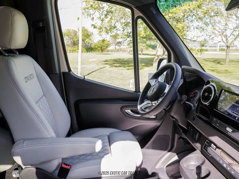 Used 2025 Mercedes-Benz Sprinter 2500 image 52