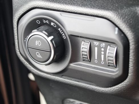 Used 2022 Jeep Gladiator Overland AWD/4WD image 15