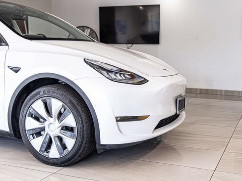Used 2021 Tesla Model Y Long Range AWD/4WD image 3