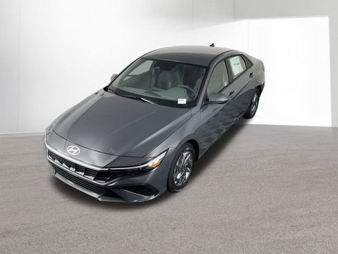 Used 2024 Hyundai Elantra SEL image 42