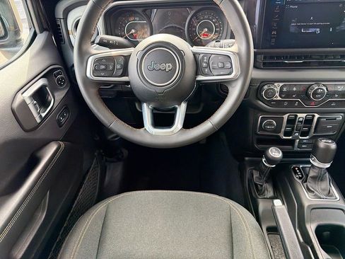 Used 2024 Jeep Wrangler Sahara image 17