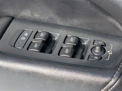 Used 2022 Volvo XC60 B5 Inscription image 16