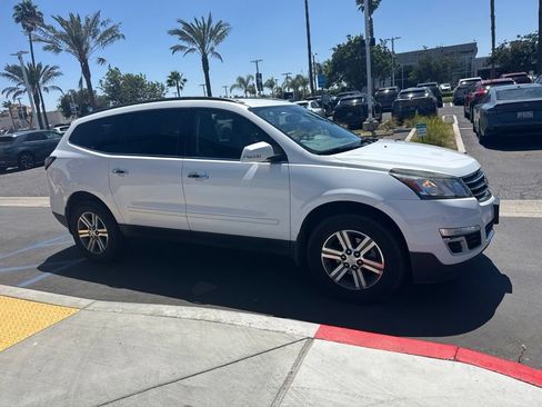 Used 2017 Chevrolet Traverse LT FWD image 14