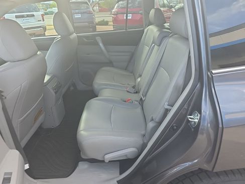 Used 2013 Toyota Highlander SE image 6