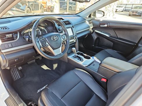 Used 2014 Toyota Camry SE image 10