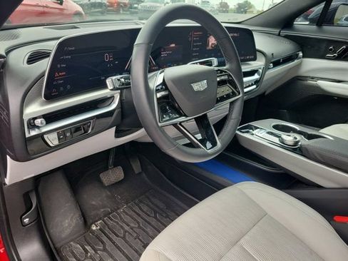 Used 2024 Cadillac Lyriq Luxury RWD image 3