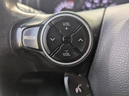Used 2016 Kia Soul + image 25