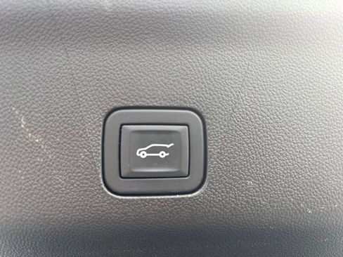 Used 2025 Cadillac Escalade Premium Luxury AWD/4WD image 15