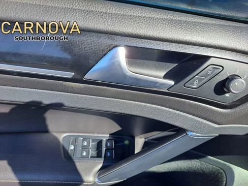 Used 2019 Volkswagen Golf R 4-Door image 19