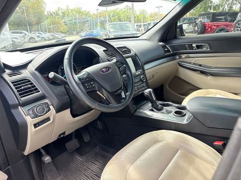 Used 2018 Ford Explorer XLT w/ Equipment Group 202A image 6