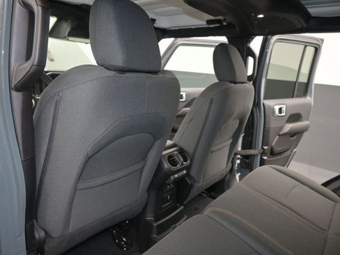 Used 2025 Jeep Wrangler Unlimited Sahara w/ Safety Group AWD/4WD image 25
