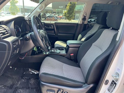 Used 2019 Toyota 4Runner SR5 AWD/4WD image 27