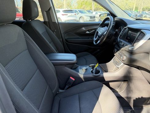 Used 2024 GMC Terrain SLE image 9