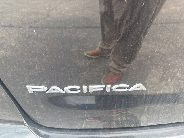 Used 2018 Chrysler Pacifica Touring-L FWD image 8