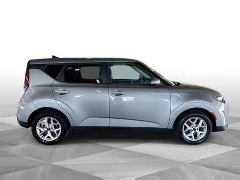 Used 2023 Kia Soul LX w/ Option Group 015 FWD image 9