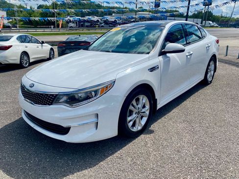 Used 2018 Kia Optima EX w/ Premium Package FWD image 3