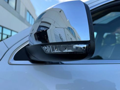 Used 2018 Jeep Grand Cherokee Limited image 36