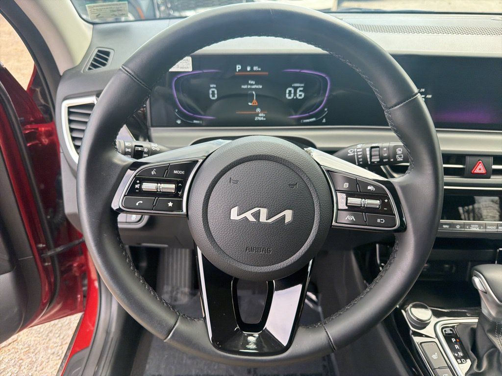 Used 2025 Kia Seltos S AWD/4WD image 17
