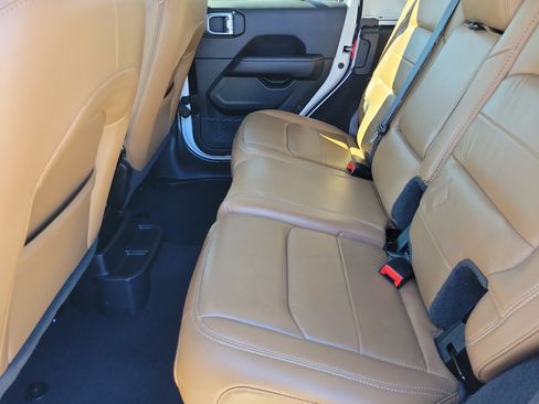 Used 2021 Jeep Wrangler Unlimited Sahara image 10