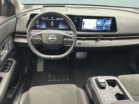 Used 2024 Nissan Ariya AWD image 11