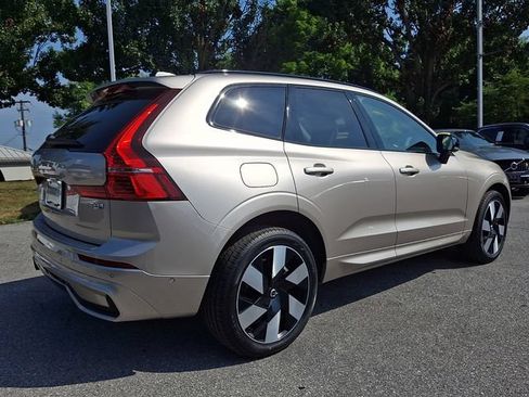 Certified 2025 Volvo XC60 T8 Plus w/ Protection Package Premier AWD/4WD image 7
