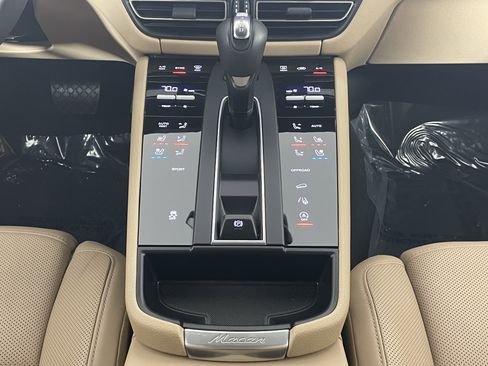 Used 2025 Porsche Macan image 20