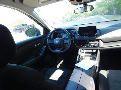 Used 2025 Nissan Rogue SV image 6