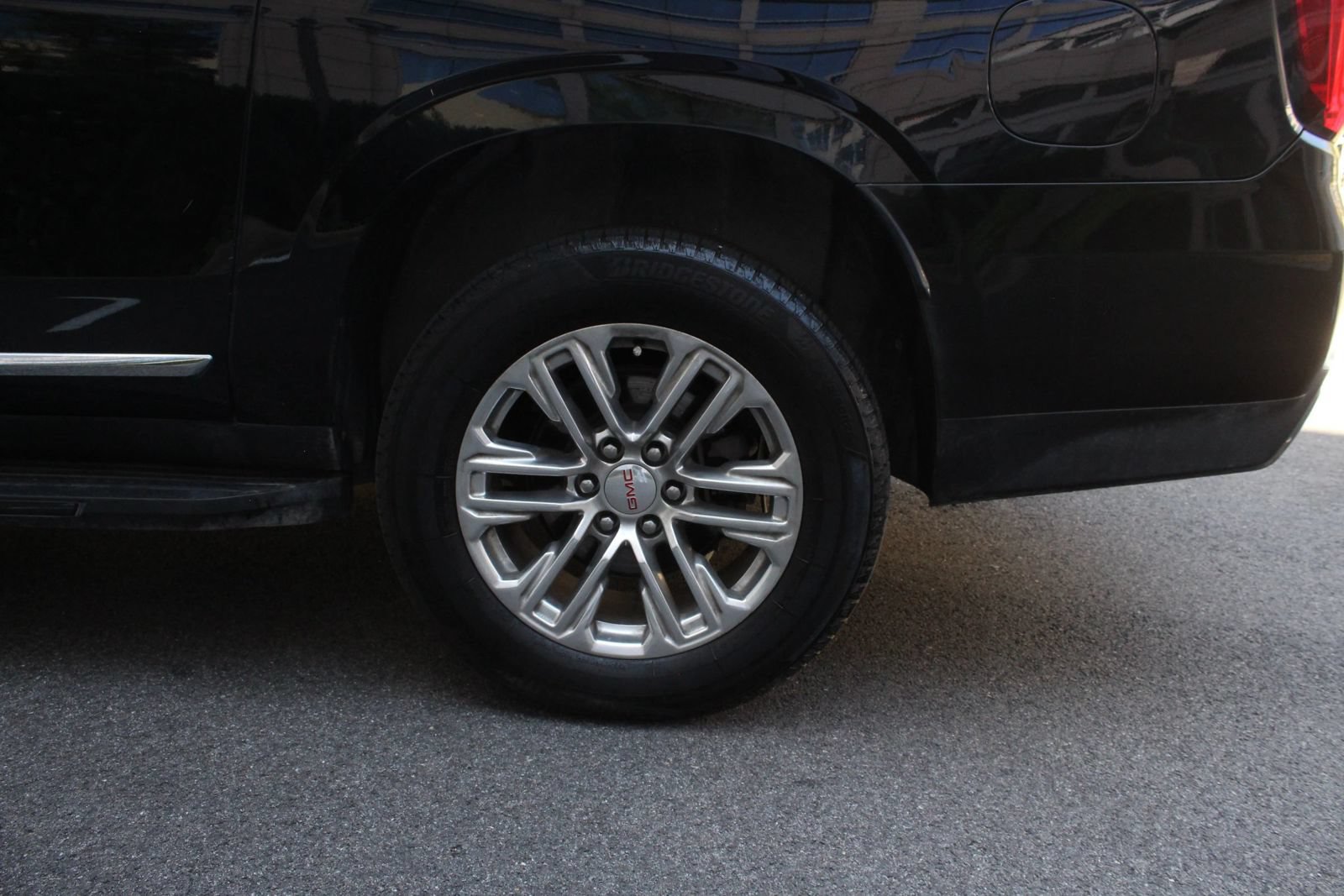 Used 2021 GMC Yukon XL SLT w/ SLT Premium Package AWD/4WD image 10