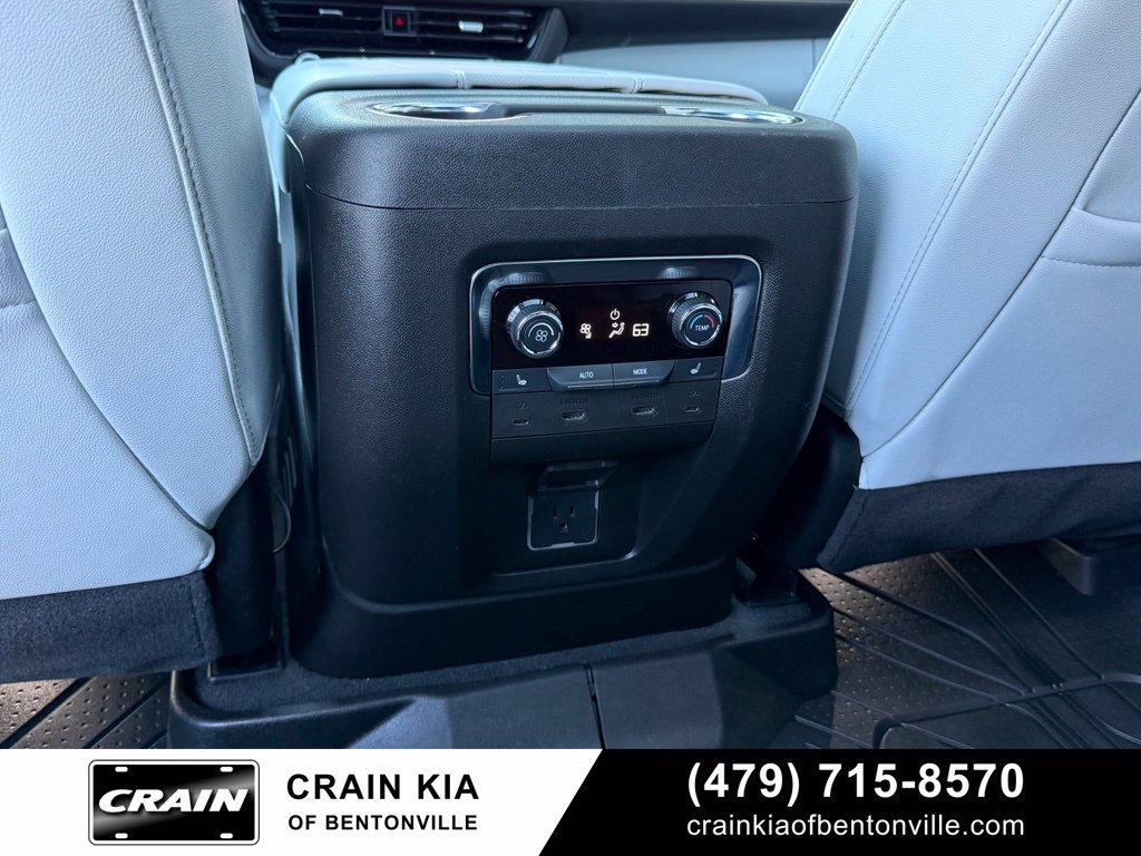 Used 2025 Chevrolet Suburban Premier AWD/4WD image 27