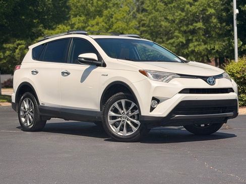 Used 2016 Toyota RAV4 Limited AWD/4WD image 2