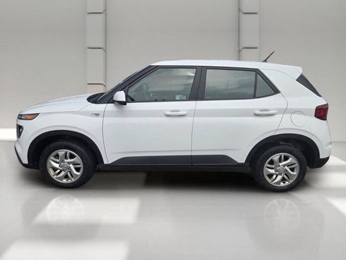 Used 2024 Hyundai Venue SE FWD image 4