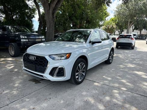 Used 2023 Audi Q5 2.0T Premium Plus w/ Premium Plus Package AWD/4WD image 2
