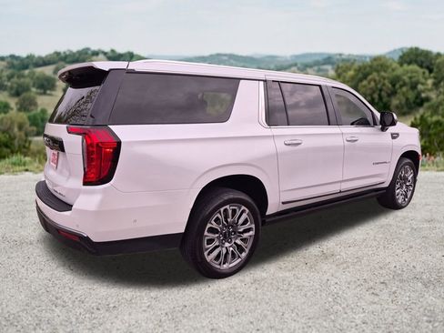 Used 2023 GMC Yukon XL Denali Ultimate AWD/4WD image 10