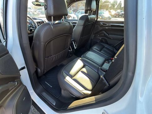 Used 2016 Porsche Cayenne AWD/4WD image 10