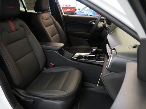 New 2026 Chevrolet Trax RS w/ Sunroof Package FWD image 32