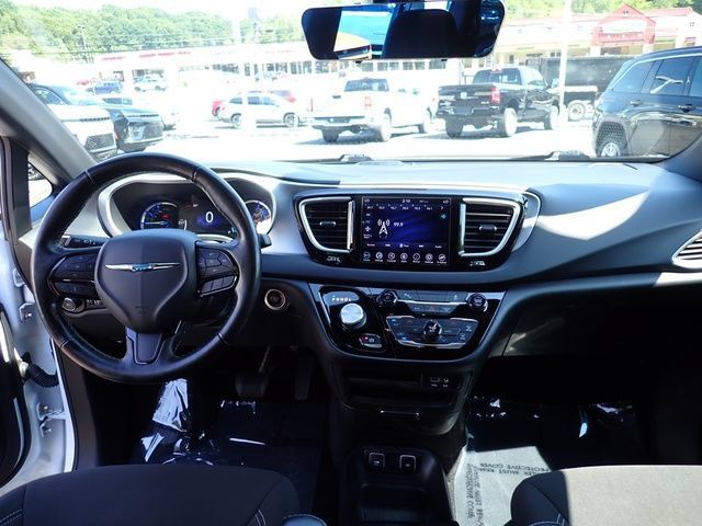 Certified 2020 Chrysler Pacifica Touring w/ S Appearance Package FWD image 18