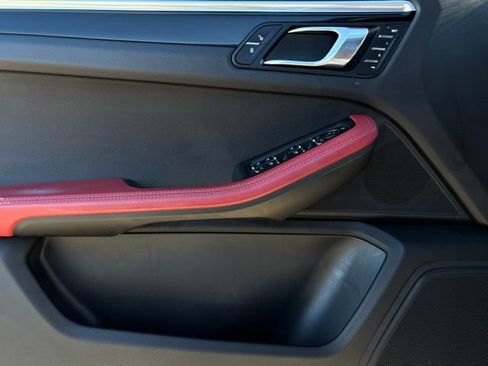 Used 2017 Porsche Macan S image 12