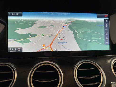 Used 2017 Mercedes-Benz E 400 4MATIC Wagon image 96